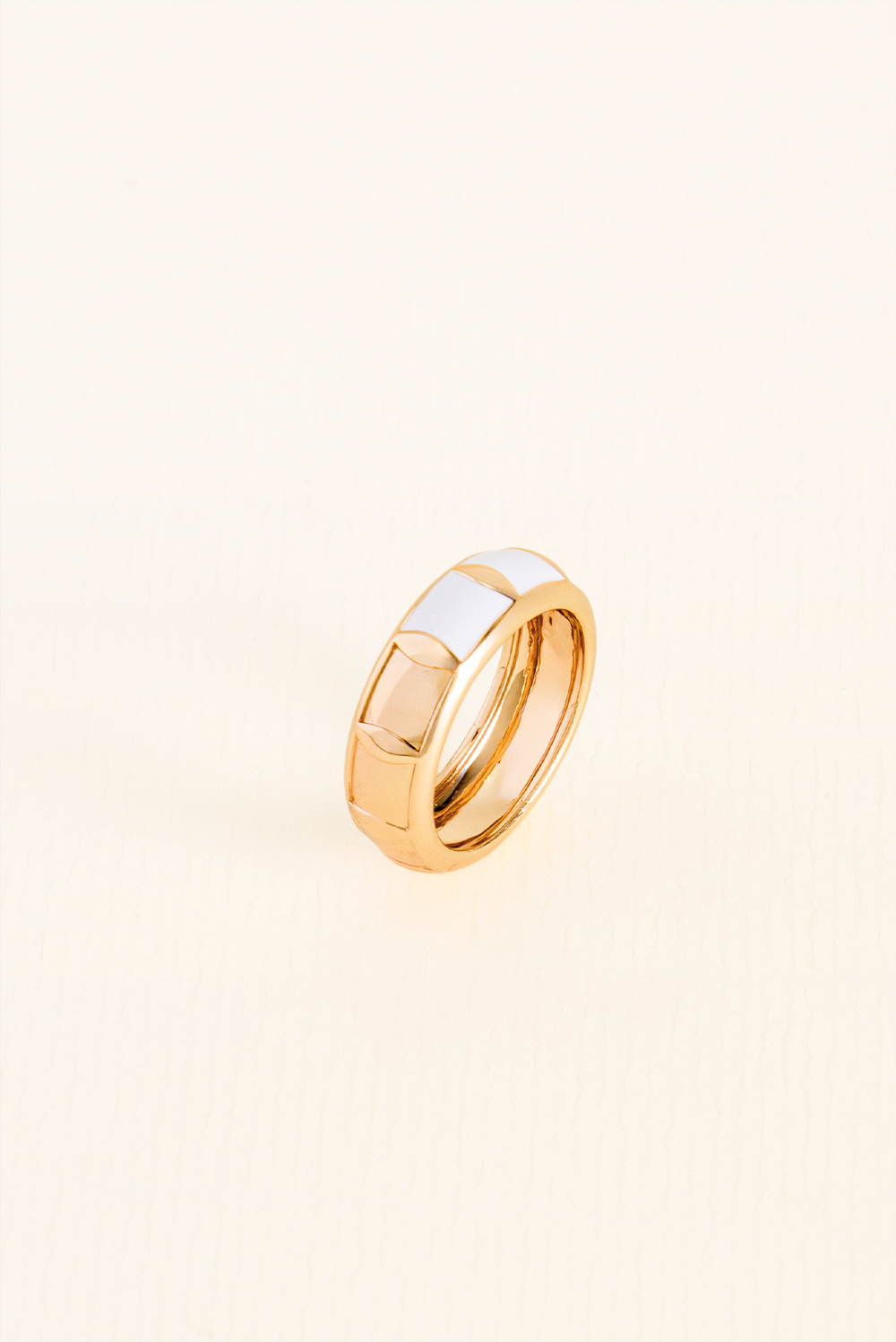 ANEL INTUIÇÃO BRANCO ESMALTADO DOURADO