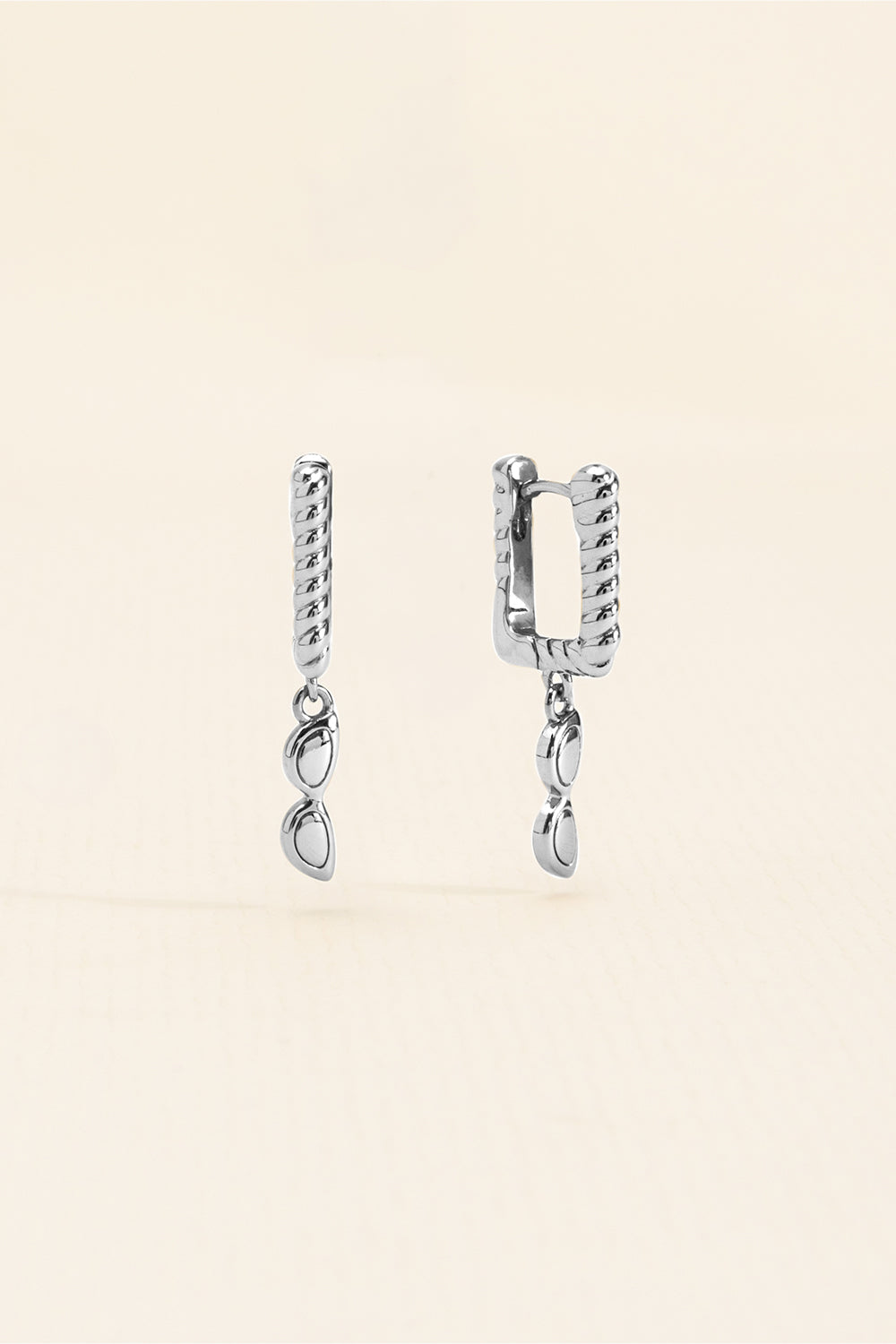 BRINCO MINI ARGOLA ÓCULOS BARBIE PRATEADO