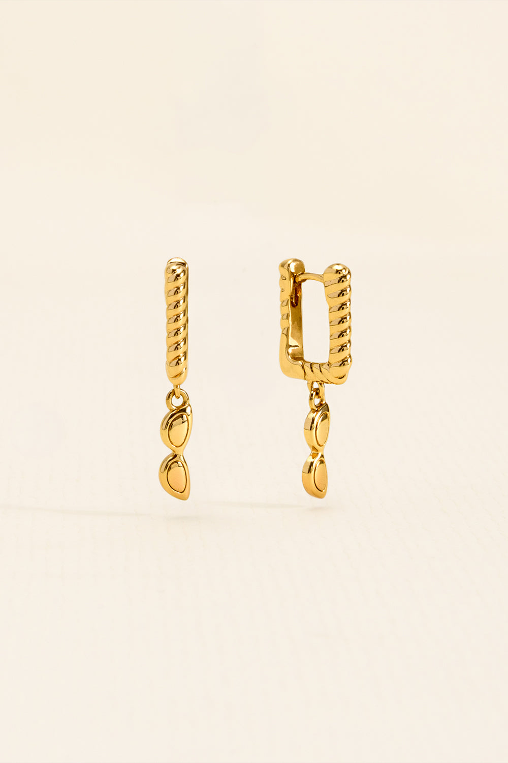 BRINCO MINI ARGOLA ÓCULOS BARBIE DOURADO