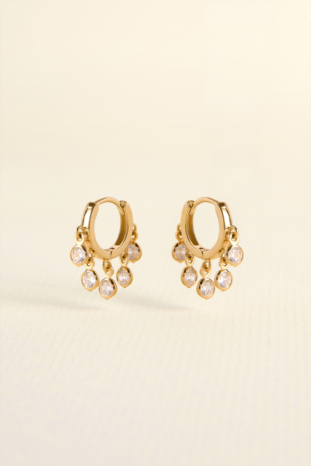 BRINCO MINI ARGOLA TACHINHAS ZIRCONIA DOURADO DOURADO