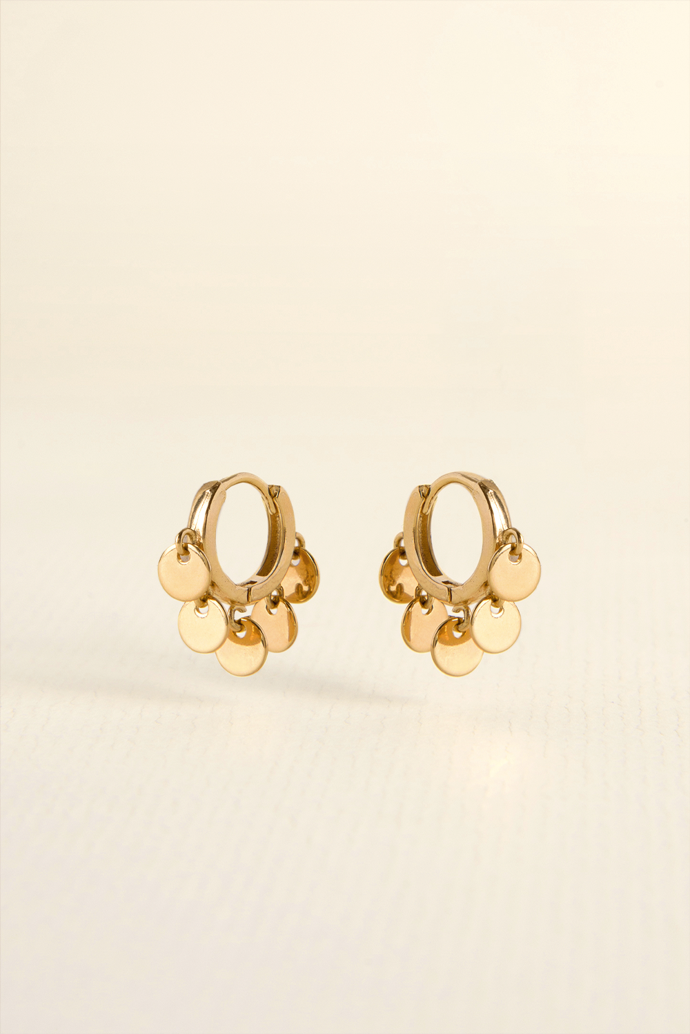 BRINCO MINI ARGOLA TACHINHAS REDONDAS DOURADO