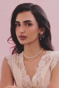 BRINCO LONGO BLUSH PÉROLAS DOURADO