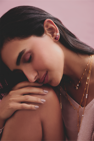 BRINCO BLUSH PÉROLA DOURADO