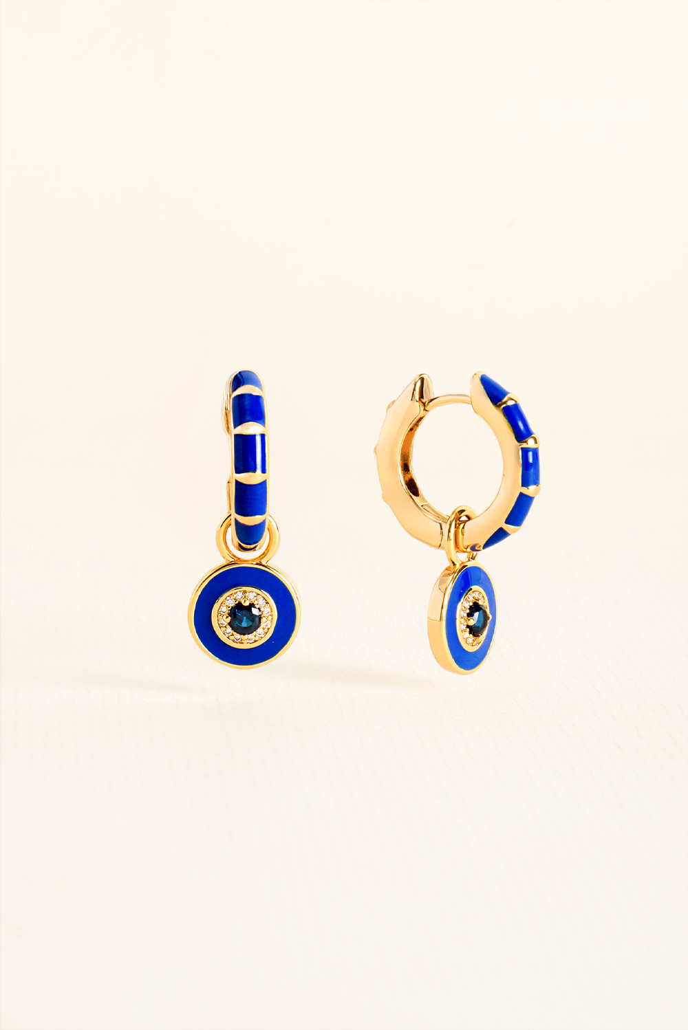 BRINCO ARGOLA INTUIÇÃO AZUL ESMALTADO DOURADO