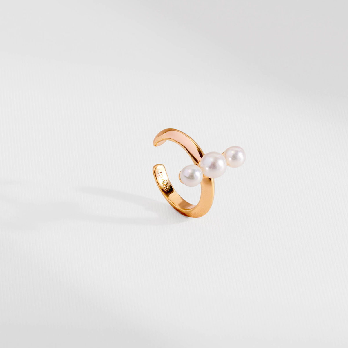 PIERCING PÉROLAS HALO DOURADO