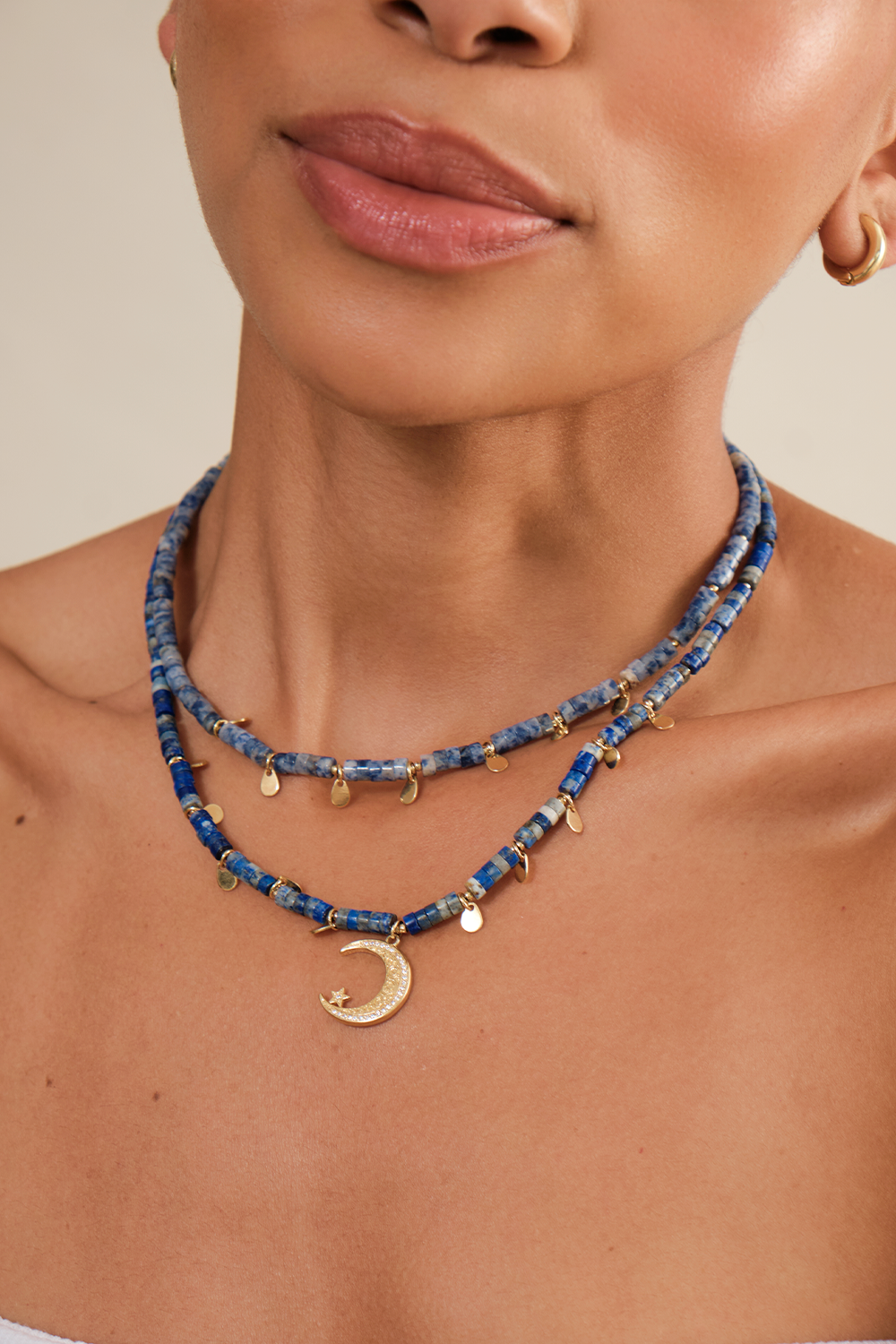 COLAR ENCANTOS DUPLO DE LÁPIS LAZULI COM LUA E TACHINHAS DOURADO DOURADO