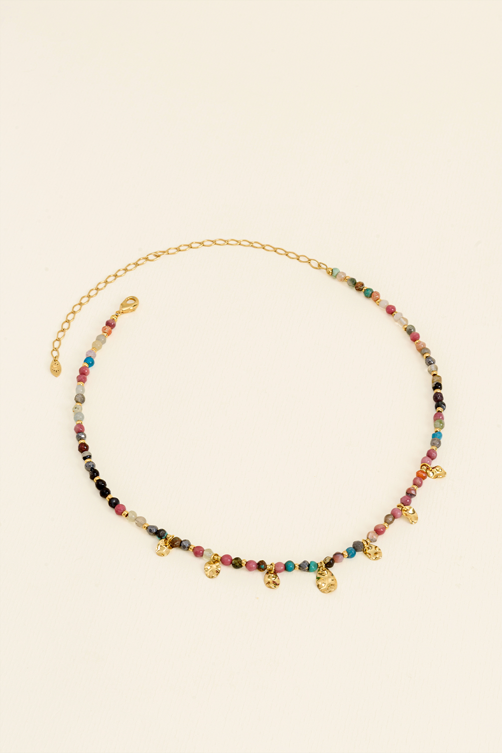 COLAR ENCANTOS DE MIX DE PEDRAS NATURAIS COM TACHINHAS DOURADO DOURADO