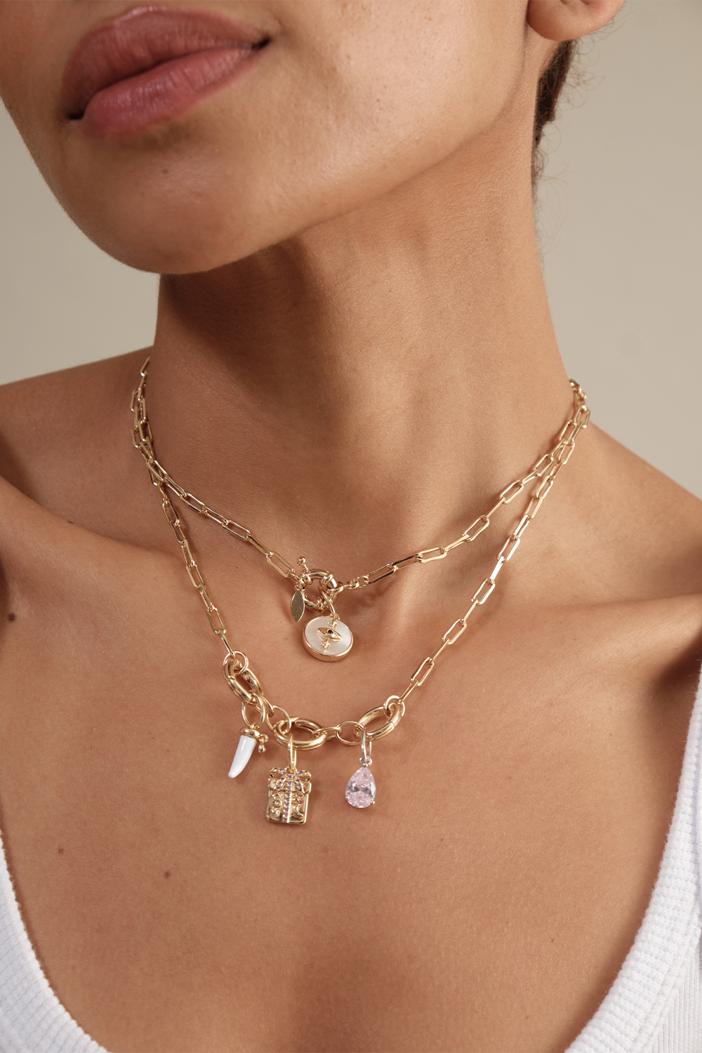 COLAR LONGO CHARM BAR DOURADO
