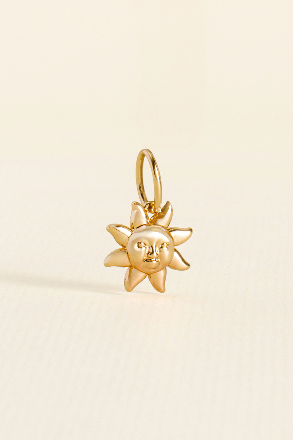 PINGENTE CHARM BAR SOL MISTICO DOURADO