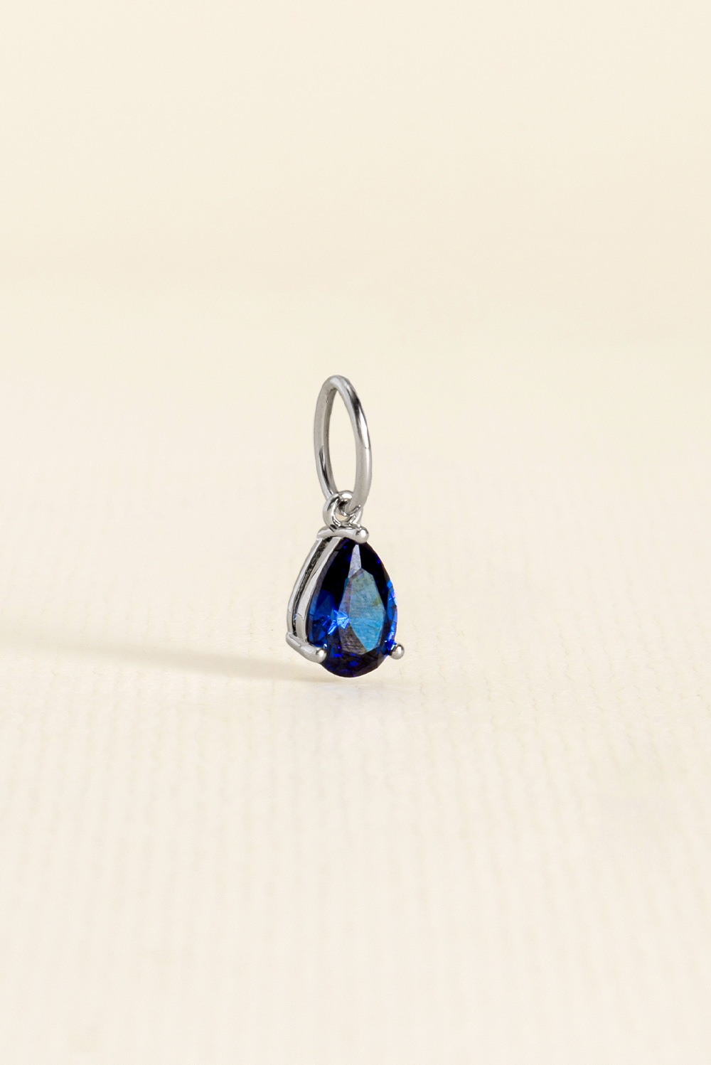 PINGENTE CHARM BAR GOTA ZIRCONIA AZUL PRATEADO