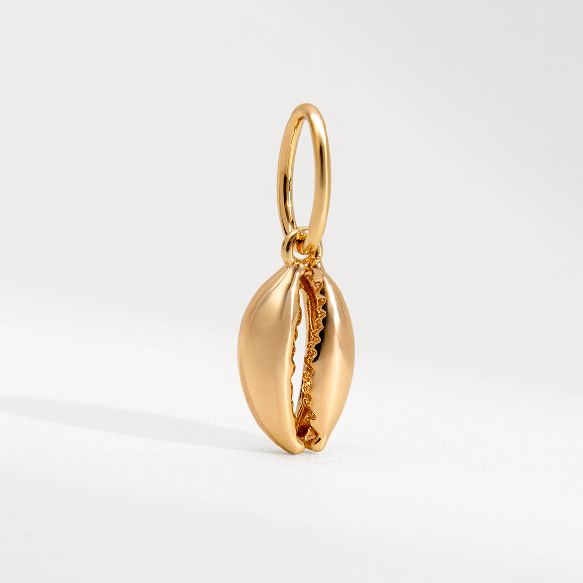 CHARM BAR BÚZIOS DOURADO