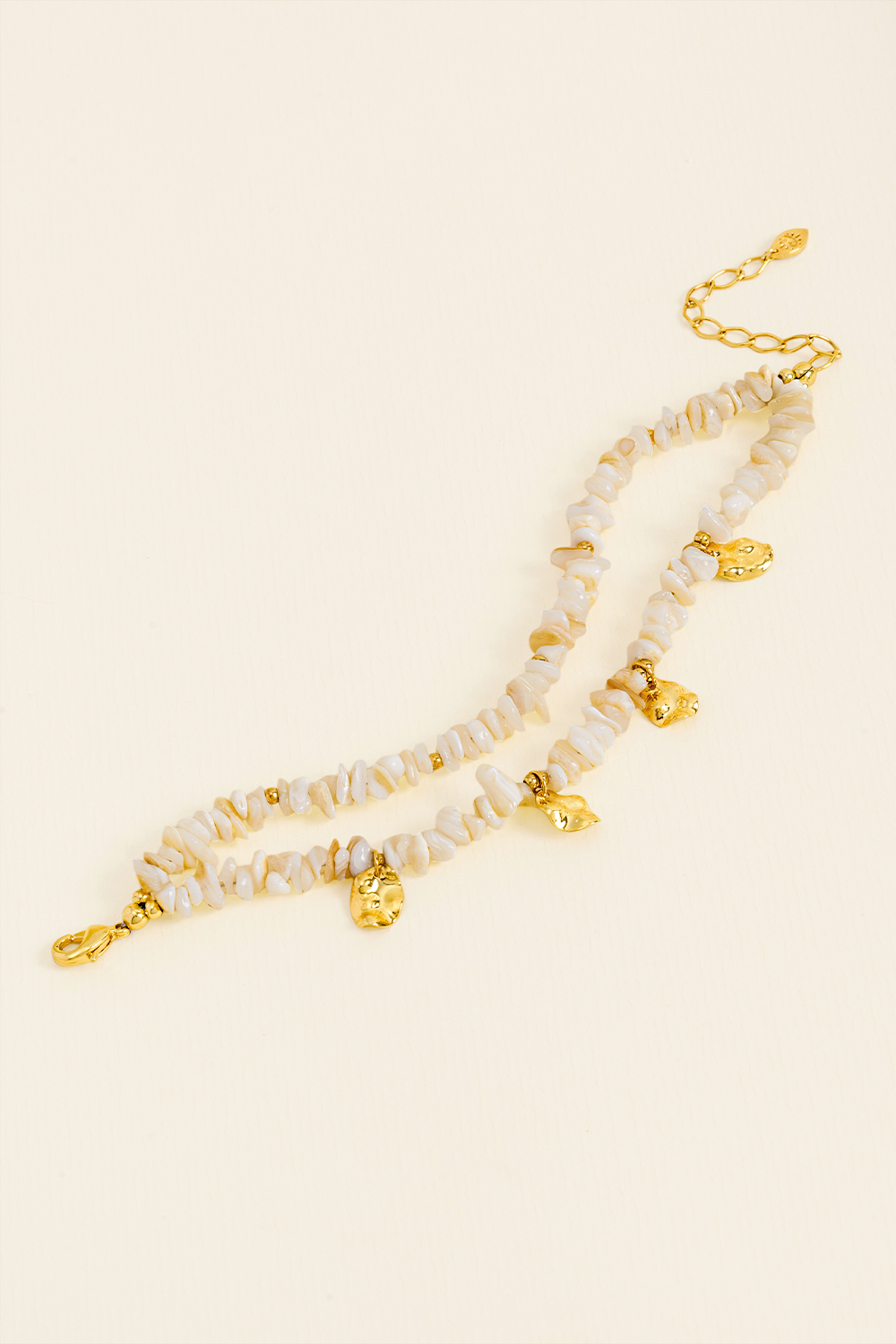 PULSEIRA ENCANTOS DUPLA DE MADREPÉROLA COM TACHINHAS DOURADO DOURADO